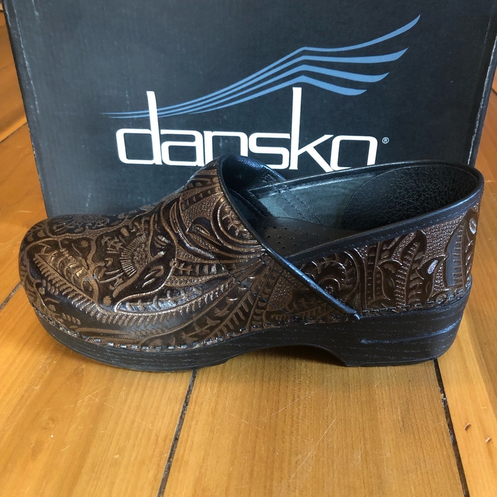 NWOT Dansko Clogs Professional Tooled BrownLeather
